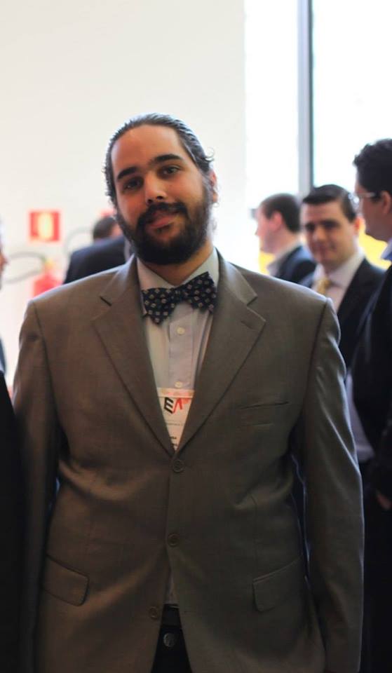 Bruno Parga, 29, é bacharel em História, graduando em Contabilidade, tradutor e ex-diplomata.