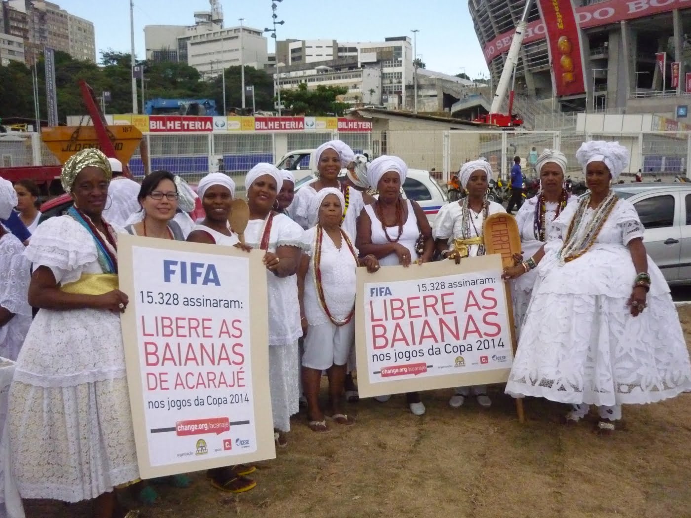 Mais de 15 mil assinaram pela liberação da venda de acarajé na Fonte Nova. Deu certo