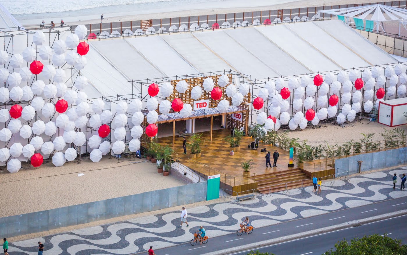 O melhor do TEDGlobal 2014: South! você encontra todo dia aqui no Draft, direto das areias de Copacabana