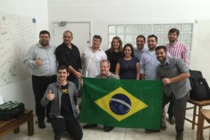 Integrantes do Movimento Brasil + Empreendedor, que se reuniram ontem para revisar um documento com sugestões e propostas para ajudar os governos a alavancarem a nova economia do país.