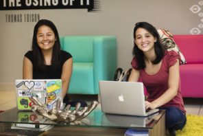 Marcela e Ana Paula, empreendedoras precoces e "nômades" da startup que criaram: Cabe na Mala.