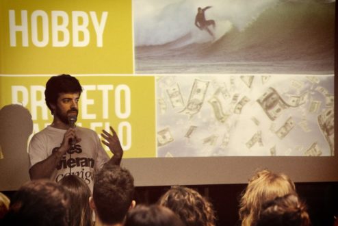 Luciano Braga, da Projetos Paralelos, palestrando em São Paulo, no Drinkfinity Lab.