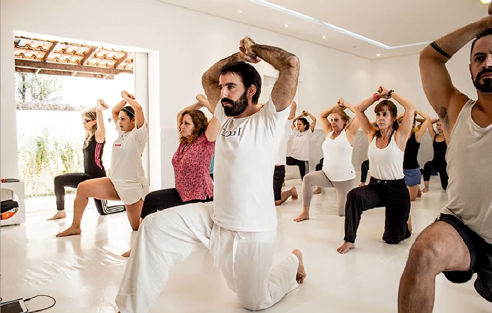 Fernando Belatto conduz uma turma em aula do método O-DGI Open.