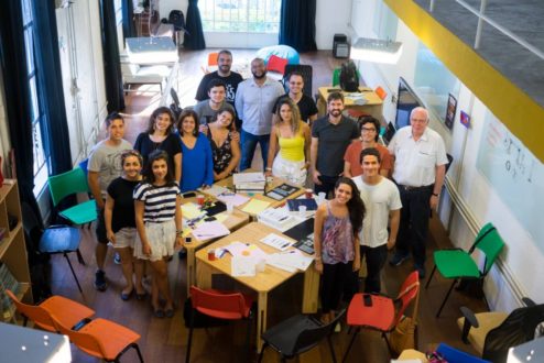 Encontro de cocriação do livro Projeto Mola, que teve recorde de financiamento coletivo no Brasil, no espaço central da Laboriosa 89.