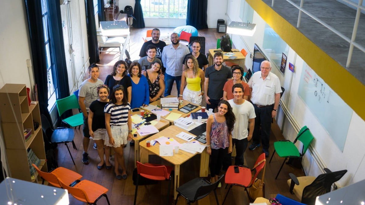 Encontro de cocriação do livro Projeto Mola, que teve recorde de financiamento coletivo no Brasil, no espaço central da Laboriosa 89.