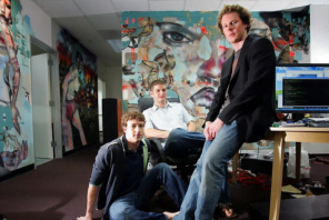 A clássica startup: em 2005, os jovens Mark Zuckerberg, Dustin Moskovitz and Sean Parker nos primórdios do Facebook (foto: reprodução NYT/redux/eyevine)