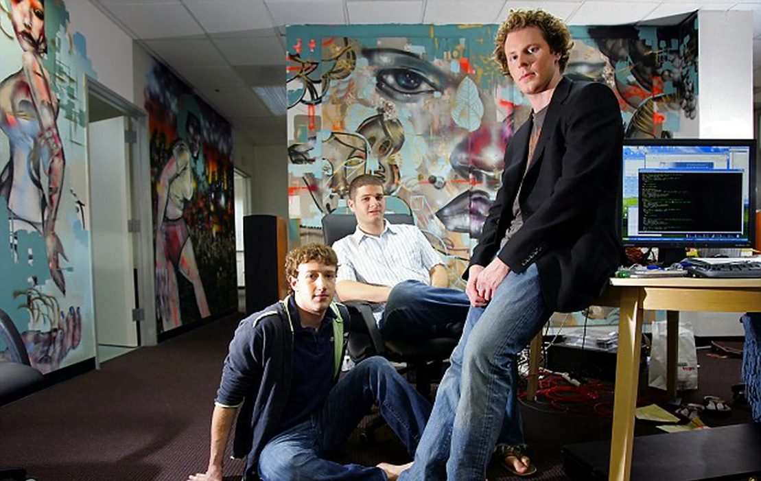 A clássica startup: em 2005, os jovens Mark Zuckerberg, Dustin Moskovitz and Sean Parker nos primórdios do Facebook (foto: reprodução NYT/redux/eyevine)