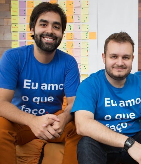 Diego e Eduardo, ambos com 26 anos, fundaram a 99Jobs para unir pessoas a empregos de que gostassem.