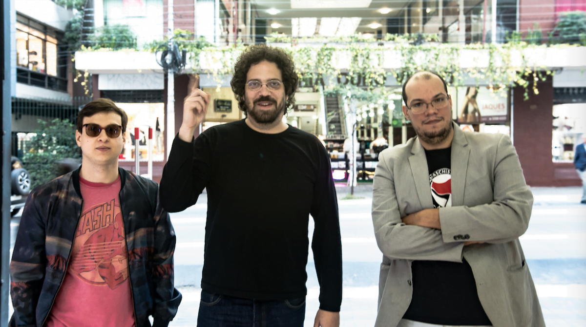 Os sócios da Endossa, Gustavo, Rafael e Carlos, na rua Augusta, onde o negócio começou.