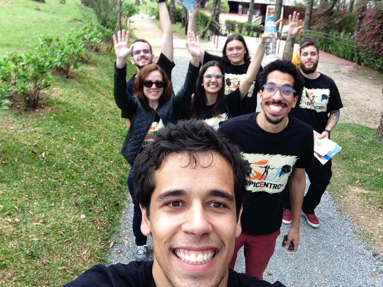 Pedro à frente de um encontro raro: o time da InEvent trabalha remotamente de várias regiões do Brasil