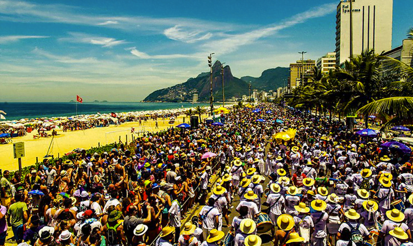 Mari e Leo se conheceram no bloco Rio Maracatu, em 2012. Da vida em conjunto veio a ideia de empreender nas paixões comuns: cerveja e bicicleta.