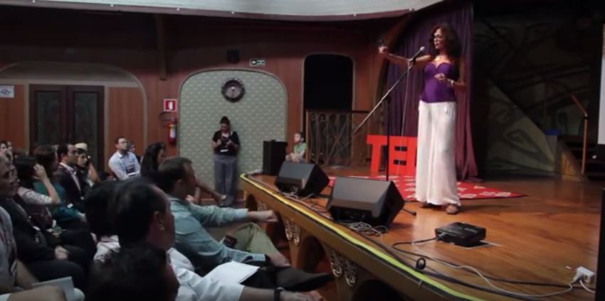 Lala vive da renda de suas palestras e cursos. Acima, um registro da fala do TEDx Jardins, a sua preferida.