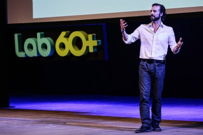 Max Petrucci durante o evento Lab 60, evento que integra a platatorma Nova Cara da Terceira Idade, uma ação da Garage.