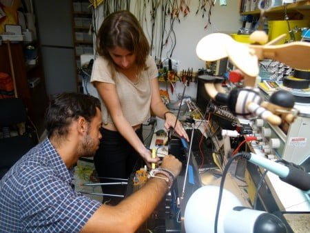 Mari ajuda um usuário do OHMS a prototipar.