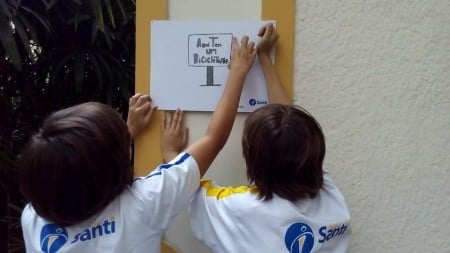 Os alunos da Escola Santi, em São Paulo, escolhem problemas do bairro para resolver.