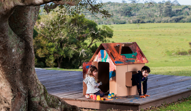 A Casinha (reais) pertence à linha de brinquedos grandes da Eu Amo Papelão (foto: Jonathan Partos).