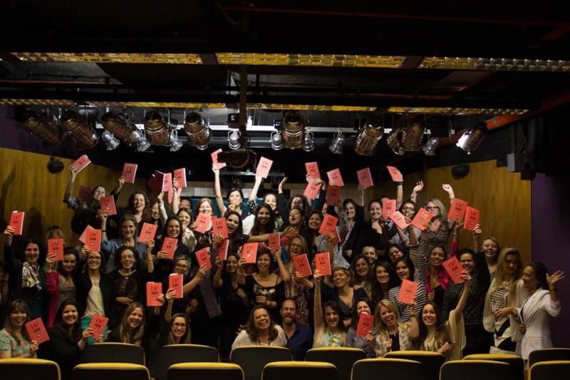 Alunas da Escola de Você em evento presencial