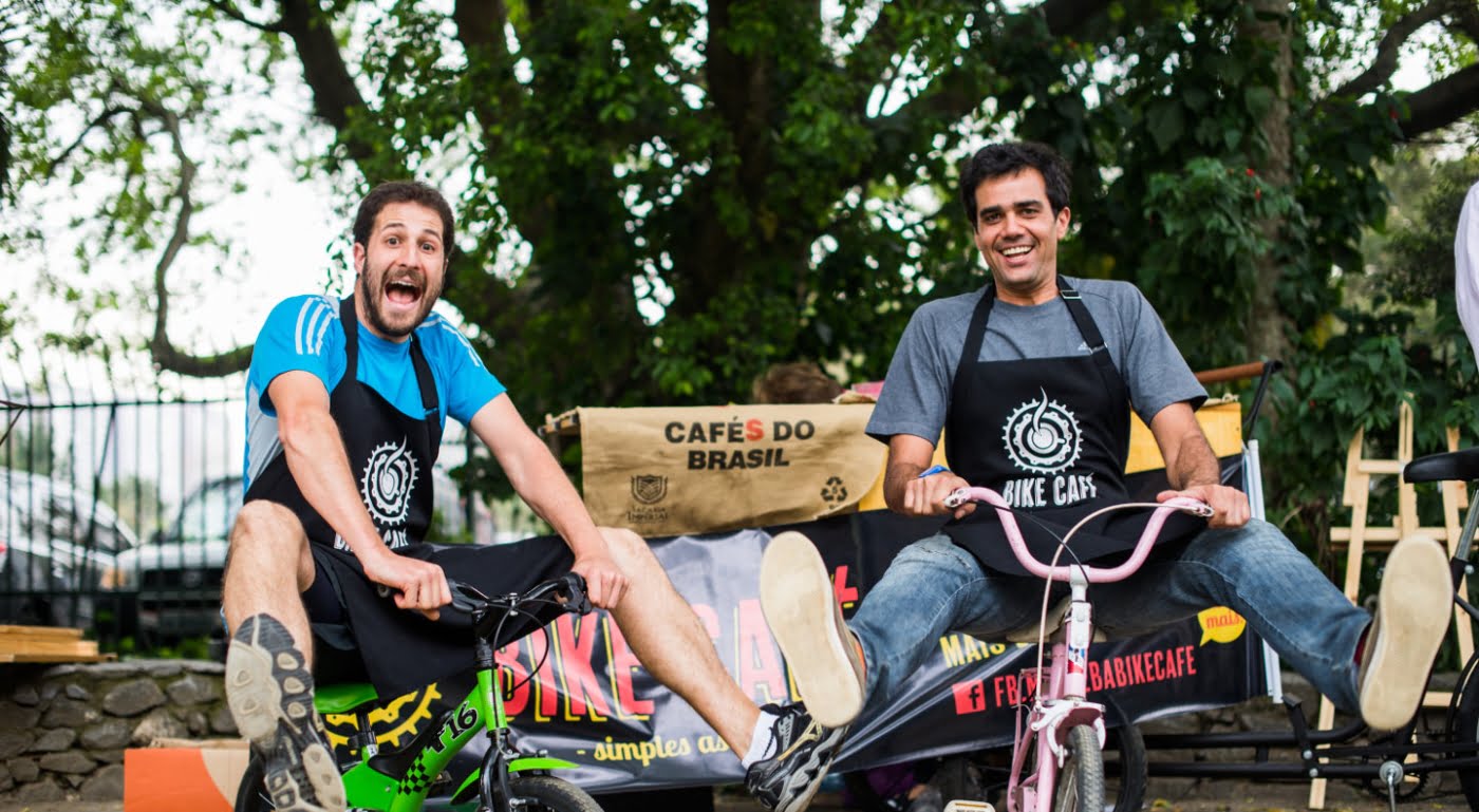 Cadu e Murilo, no começo do Bike Café, há quatro anos.