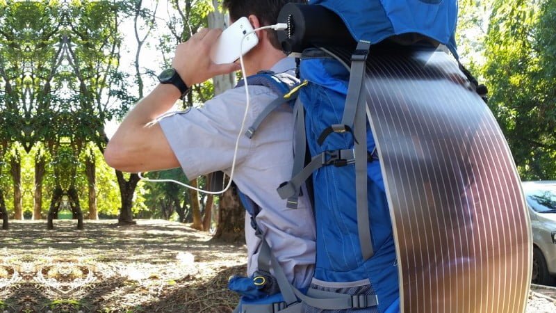 Com o OPV, uma mochila pode se transformar num ponto móvel de recarga