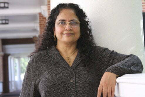 A indiana Saras D. Sarasvathy, professora e pesquisadora da Universidade da Virgínia, começou a desenvolver a metodologia, muito útil para startups, em 2001.