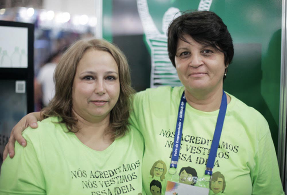 Silvia do Prado e Vanda Ferreira tiveram a ideia da Camiseta Feita de PET num encontro casual, num salão de beleza.