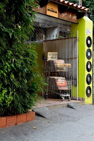 Múltipla e discreta, a fachada da Casa Brasilis (foto: Osvaldo Ferreira).