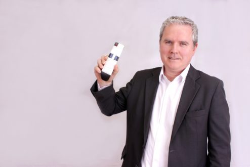 Martin Henkel é estudioso do consumidor acima dos 60 anos e mostra uma invenção "incrível": um controle remoto com apenas quatro funções (as únicas que importam). É hora de você pensar em quem tem mais de 60 anos: você está preparado?