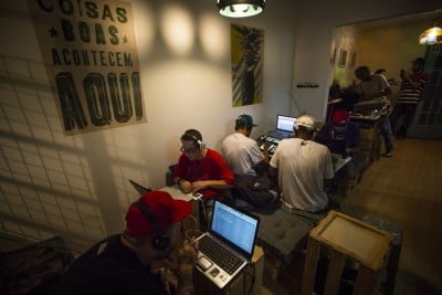 O Beat Brasilis é organizado pela casa e atrai amantes do rap (foto: Felipe Larozza).