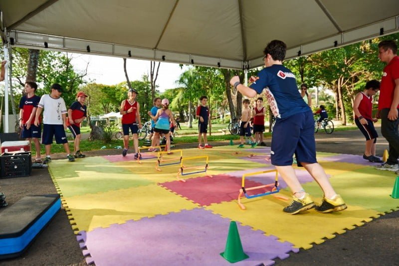 Criado pela PushStart, o programa "Legião dos Superpoderes" envolveu mais de 4 mil crianças num projeto contra obesidade infantil, em São José dos Campos (SP).