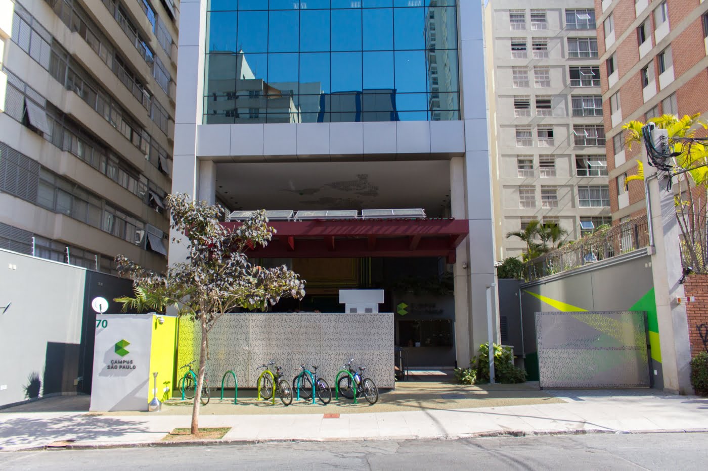 google-campus-sao-paulo-sala-jogos  Sala de jogos, Luminária neon