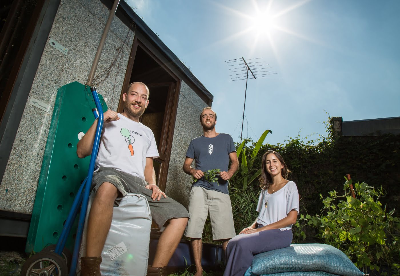 Pedro, Rafael e Laís, no escritório-quintal da Noocity. Para eles, é como se o tempo não tivesse passado.