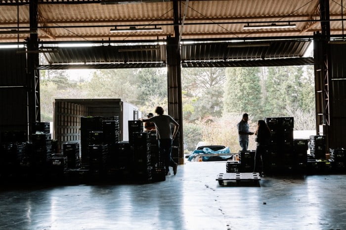 A logística, com duas entregas semanais na cidade, garante o frescor dos alimentos (foto: Guilherme Garofalo).