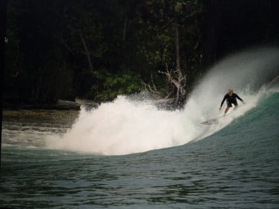 Marcelo na Indonésia. Há mais de 15 anos, a surf trip anual com os amigos é sagrada.