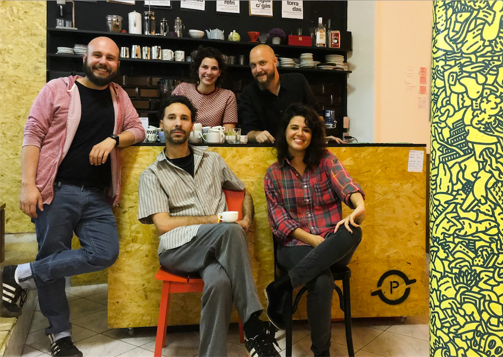 Maurício, Eduardo, Carol, Lucas e Fran: os associados do Preto Café, agora no Largo do Arouche.