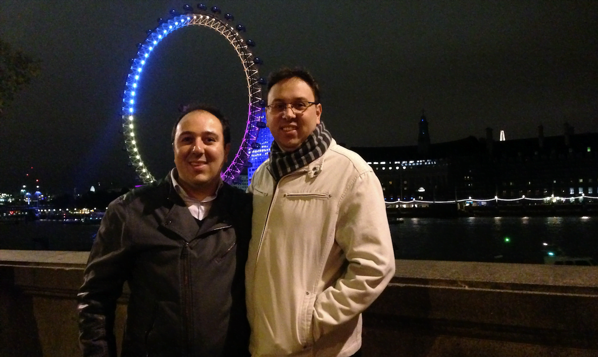 Douglas e Daniel, fundadores da Stayfilm, em Londres. A startup opera lá graças a um incentivo do governo local.