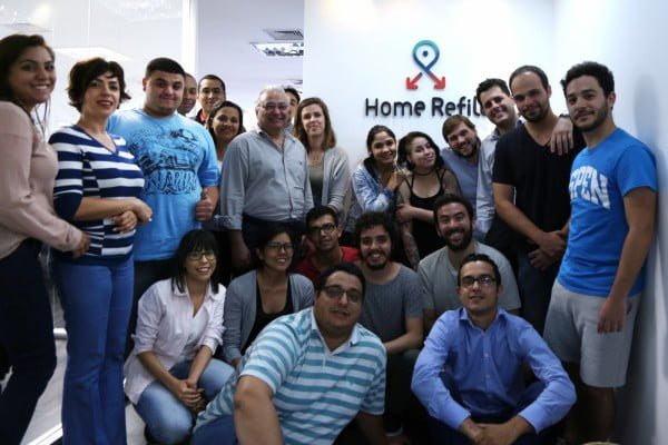 Parte dos 60 funcionários da HomeRefill. Além deles, uma equipe de atendentes sênior ajuda os clientes a montar suas listas.