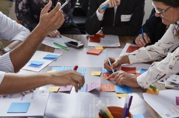 Sem hierarquia: nos workshops do Centro de Inovação busca-se a conversa de igual para igual.