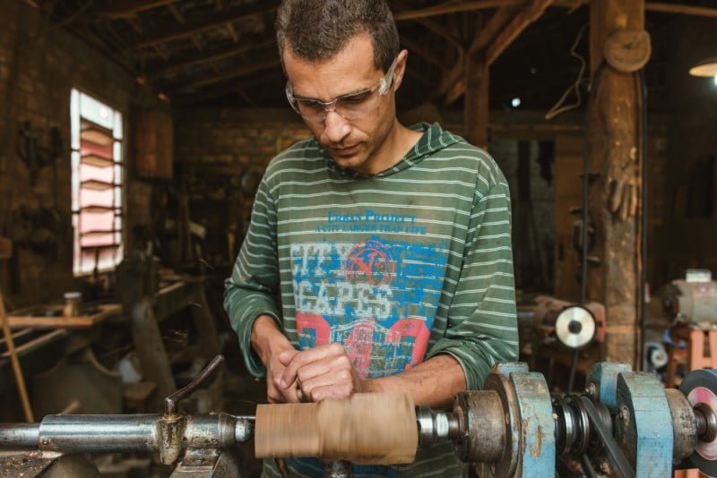 A cafeteira Aram é produzida no interior do Paraná. Hoje, a capacidade é de 500 peças por mês.