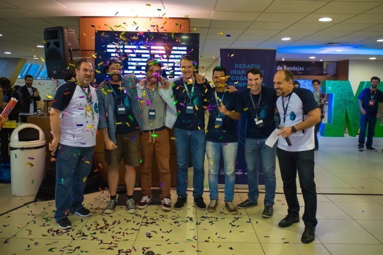 Time vencedor de um dos hackatons realizados na IBM.