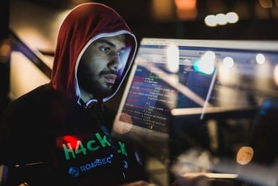 Participante do HackFlag, competição hacker promovida no Roadsec. O objetivo é atrair jovens talentos para o mercado de SI — e não o crime.