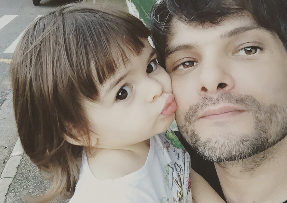 Guz e Alice: ele conta como, desde a notícia de que seria pai de uma menina, empreendeu uma jornada em busca do melhor futuro para ela. E foi parar na Finlândia.