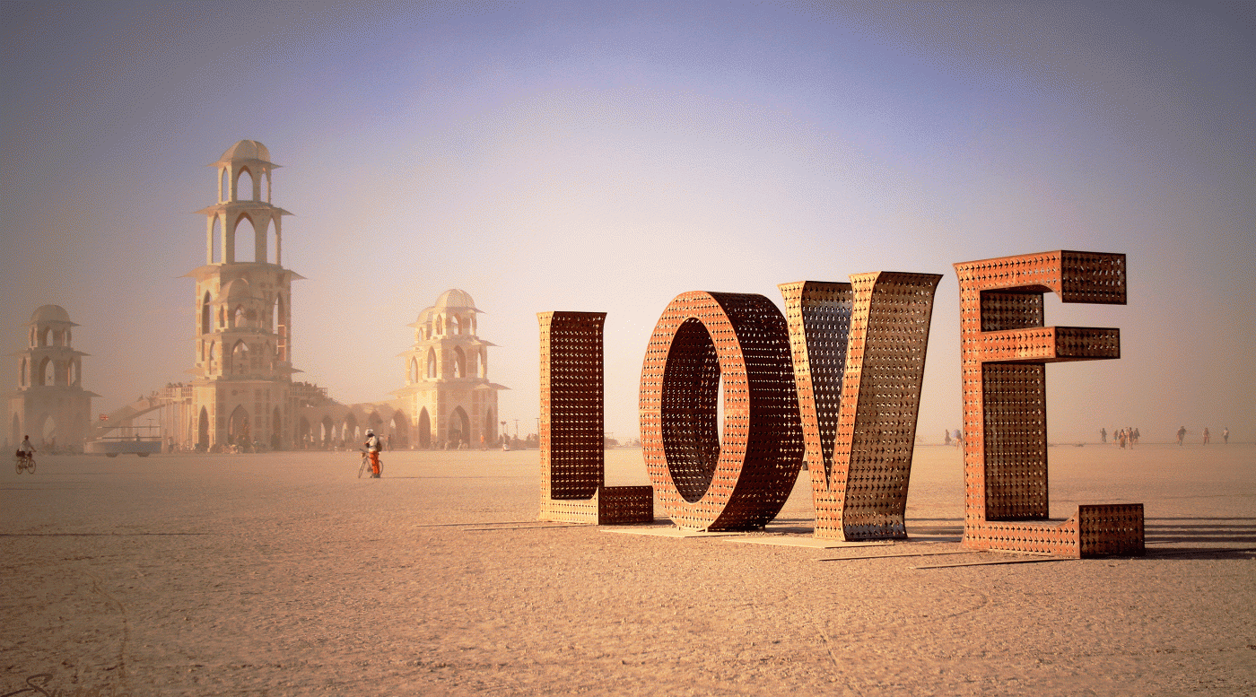 Gift Economy é o instinto primitivo de doar e trocar o que se tem em prol da sobrevivência e prosperidade de um grupo. É um dos princípios do Burning Man, festival que acontece no deserto de Nevada, nos EUA. Parece utopia, mas está no cerne da sustentabilidade.