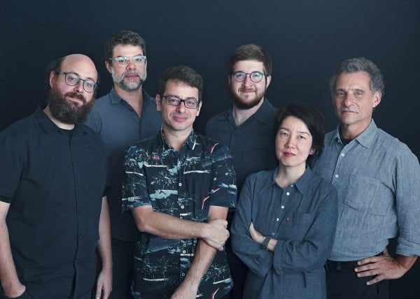 Todavia em peso: André Conti, Flavio Moura, Leandro Sarmatz (à frente), Alfredo Nugent Setubal, Ana Paula Hisayama e Marcelo Levy (foto: Renato Parada).