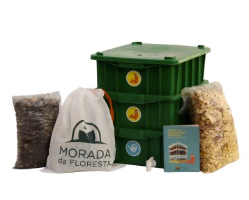 A Morada da Floresta vende kits completos de composteira (o da foto sai 208,85 reais). 