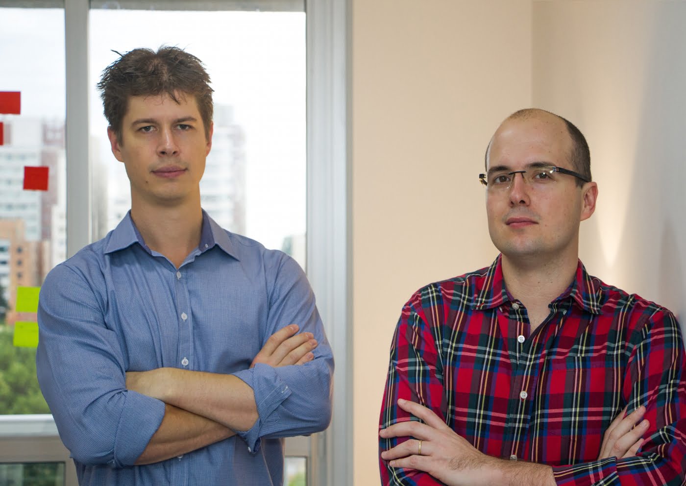 Lucas Mendes e Lachlan de Crespigny são os fundadores da startup que foca em colocação profissional de engenheiros de software e diversos profissionais de TI.