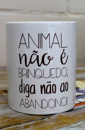 A caneca T-Mutts sai 26,90 reais.