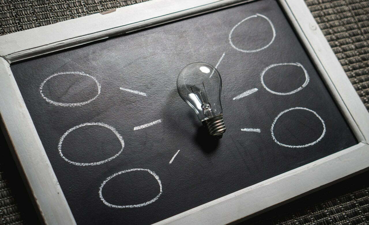Empreendedores com a “síndrome do objeto brilhante” devem ter o apoio de alguém pé no chão para avaliar suas ideias.(Imagem: Pexels/Reprodução)