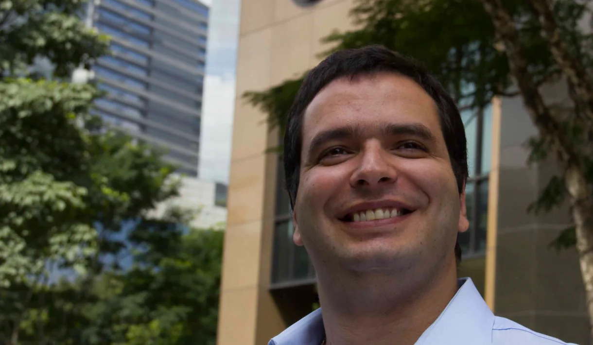 Bruno Mahfuz é cadeirante desde os 17. Ele criou um aplicativo, premiado pela ONU, que informa a acessibilidade dos lugares e também uma consultoria para ajudar a tornar o mundo mais inclusivo.