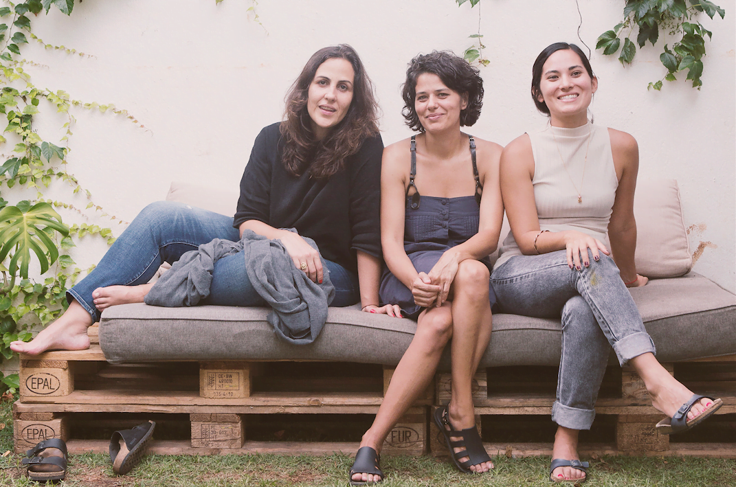 Ciça, Paula e Ana Rosa, no quintal da Casa Samambaia, um negócio que trouxe muito mais alegria do que lucro, embora não tenha dado prejuízo (foto: Marcos Vilas Boas).