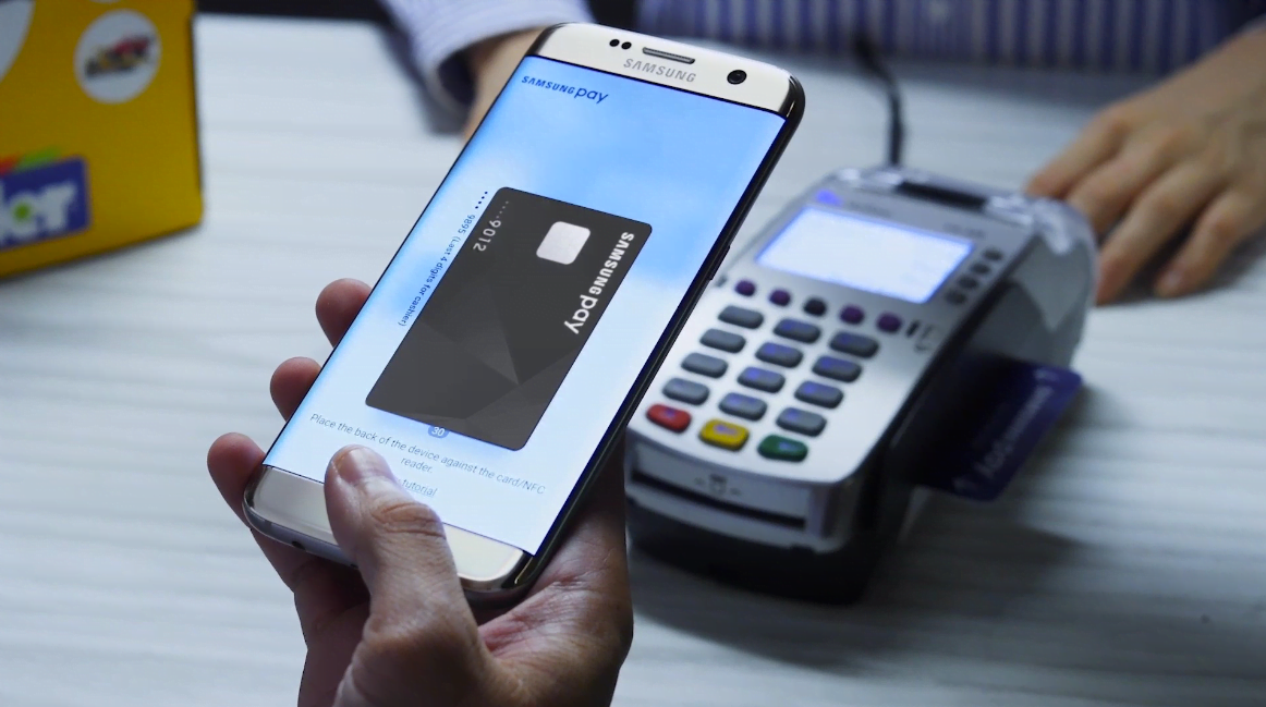 O pagamento é feito por proximidade, e um smartphone pode ser sua nova carteira. Conheça a tecnologia que pode mudar de vez a nossa relação com o dinheiro físico — seja ele de papel ou de plástico, já que até o cartão ficará obsoleto (imagem: reprodução Samsung).